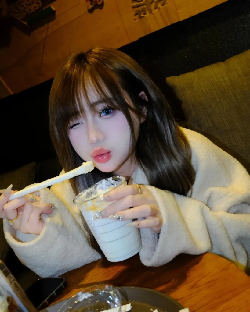Chiêm ngưỡng vẻ đẹp cực bánh cuốn của hot girl Yến Linh 8 To Nguyen Yen Linh 7 819x1024 1